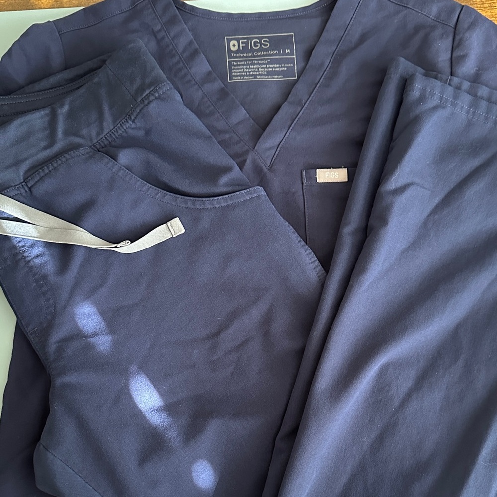 FIGS Women’s Navy Blue Scrub Set. One Pocket Top, Kade Cargo Pants.